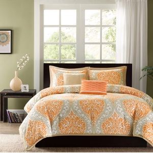 COPY - Comforter- Full/Queen